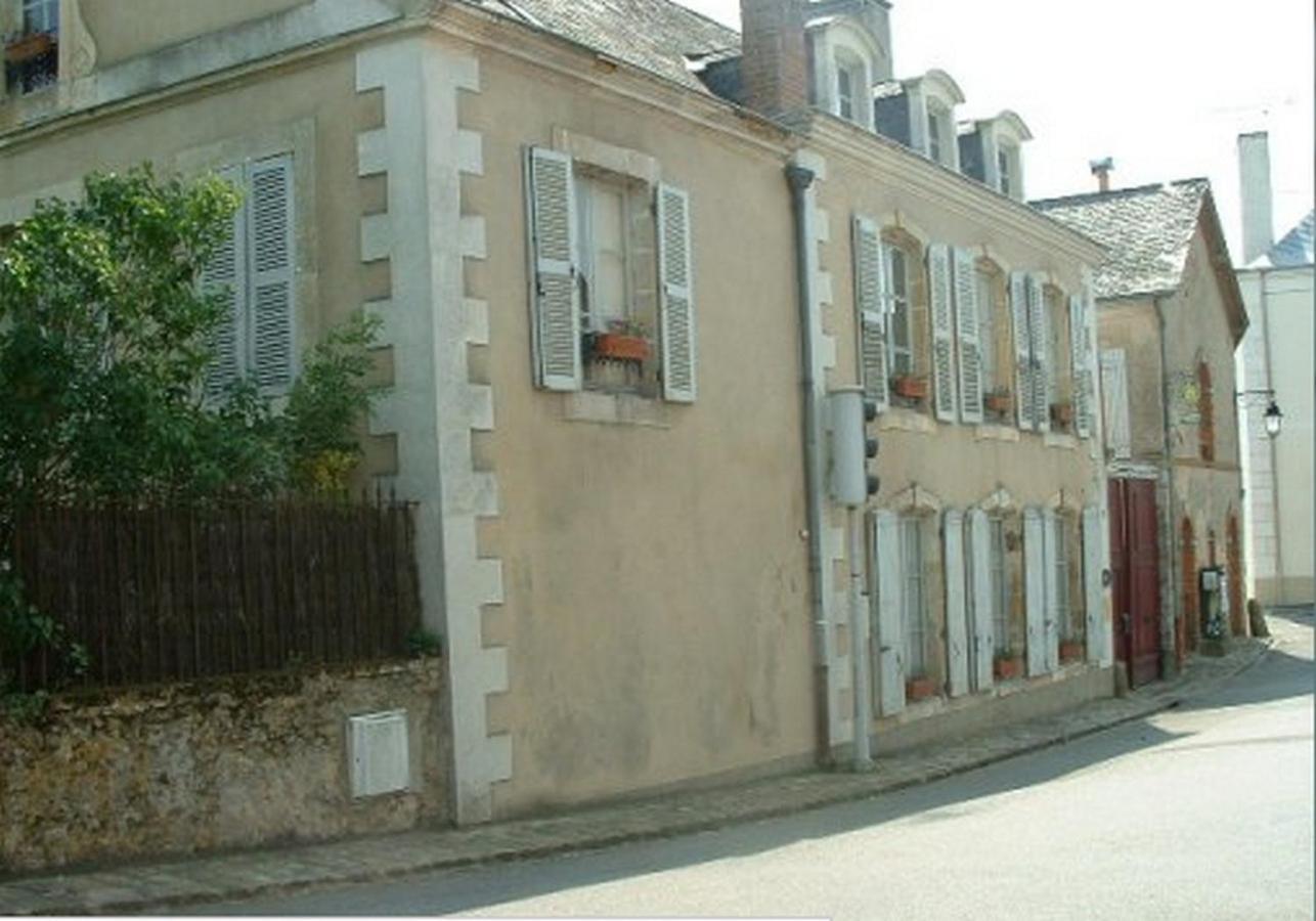 Chambres d'hôtes Le Pont Romain Montfort-le-Gesnois Exterior foto